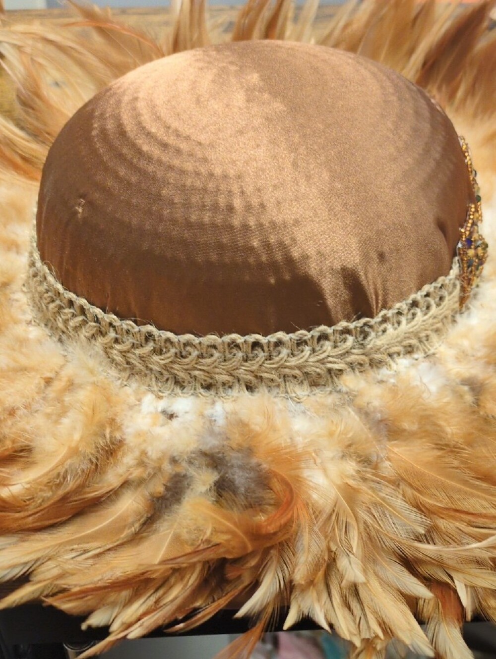Vintage Brown Feather Brim Women's Hat with Cream Trim - Picture 7 of 7